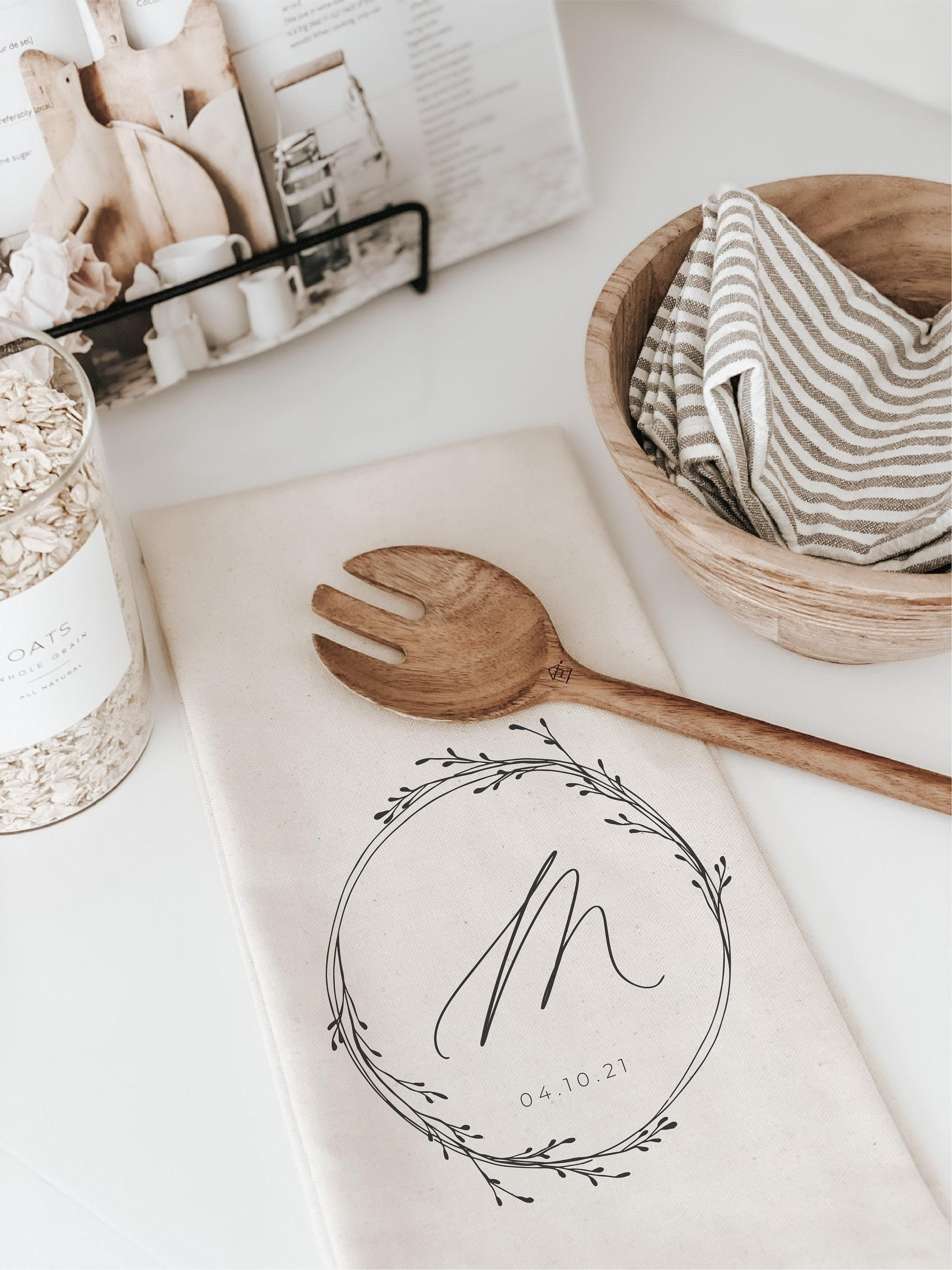 Personalized Tea Towel - Personalized Wreath Last Name